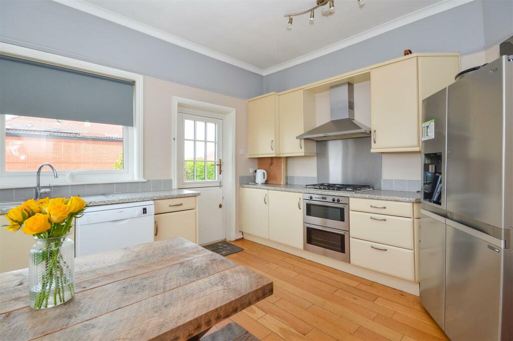 4 bedroom detached bungalow for sale in Canal Lane, Stanley, Wakefield, WF3