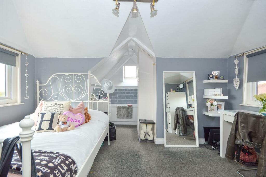 4 bedroom detached bungalow for sale in Canal Lane, Stanley, Wakefield, WF3