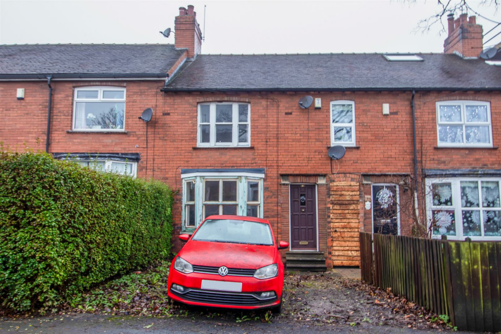 2 bedroom terraced house for sale in Oakwood Avenue, Wakefield, WF2