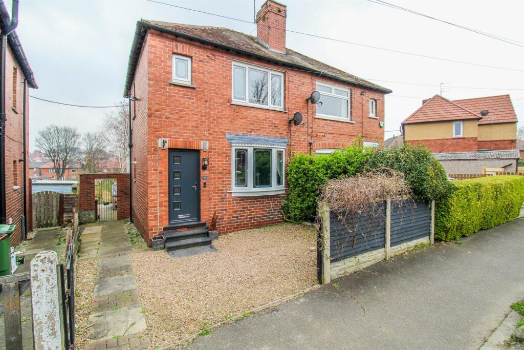 2 bedroom semidetached house for sale in Flanshaw Crescent, Wakefield, WF2
