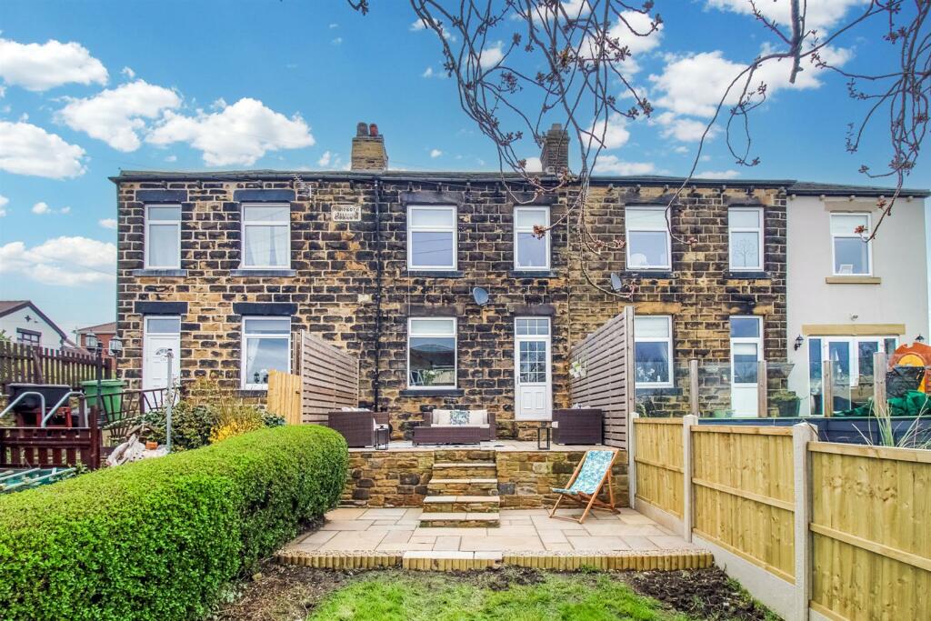 2 bedroom cottage for sale in Haigh Moor Road, Tingley, Wakefield, WF3