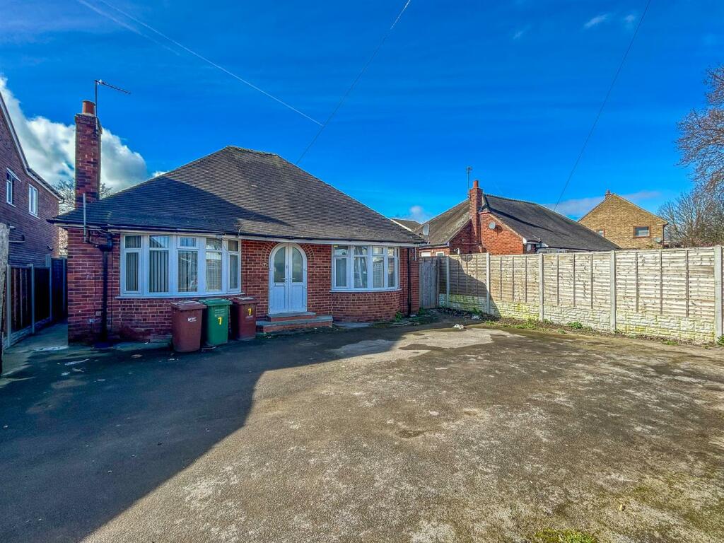 3 bedroom detached bungalow for sale in Painthorpe Lane, Hall Green