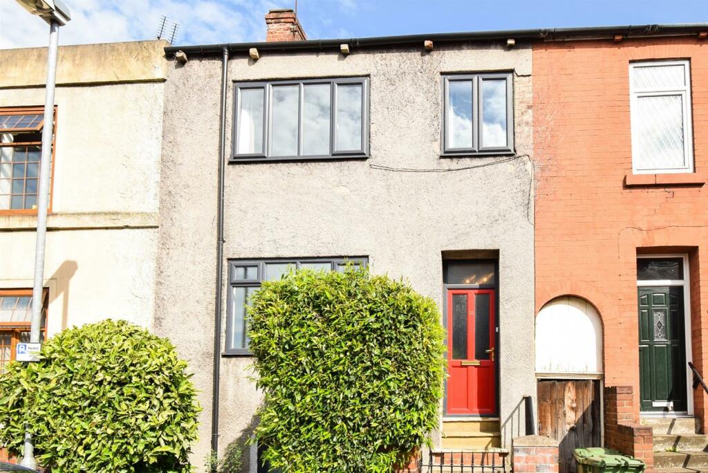 3 bedroom terraced house for sale in Pinderfields Road, Wakefield, WF1