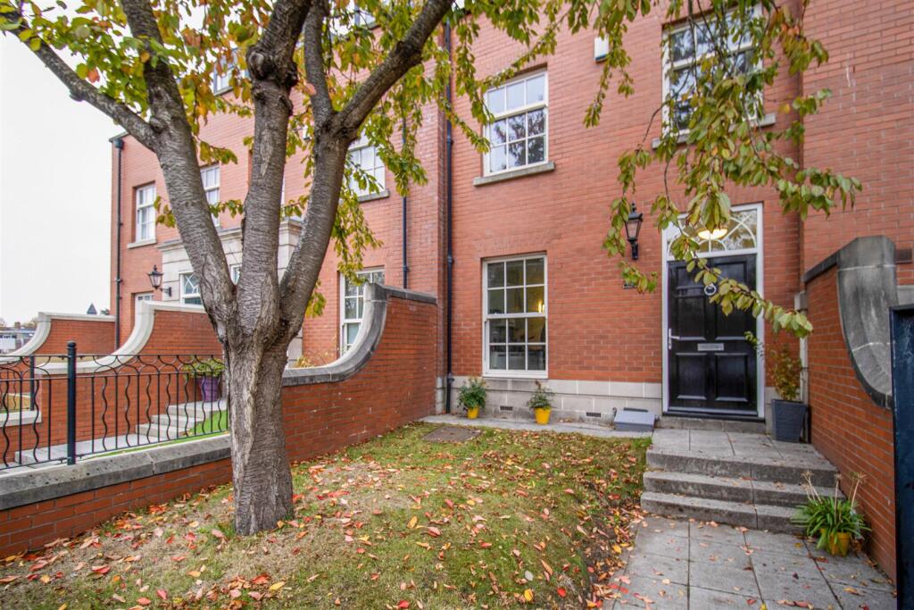 4 bedroom town house
