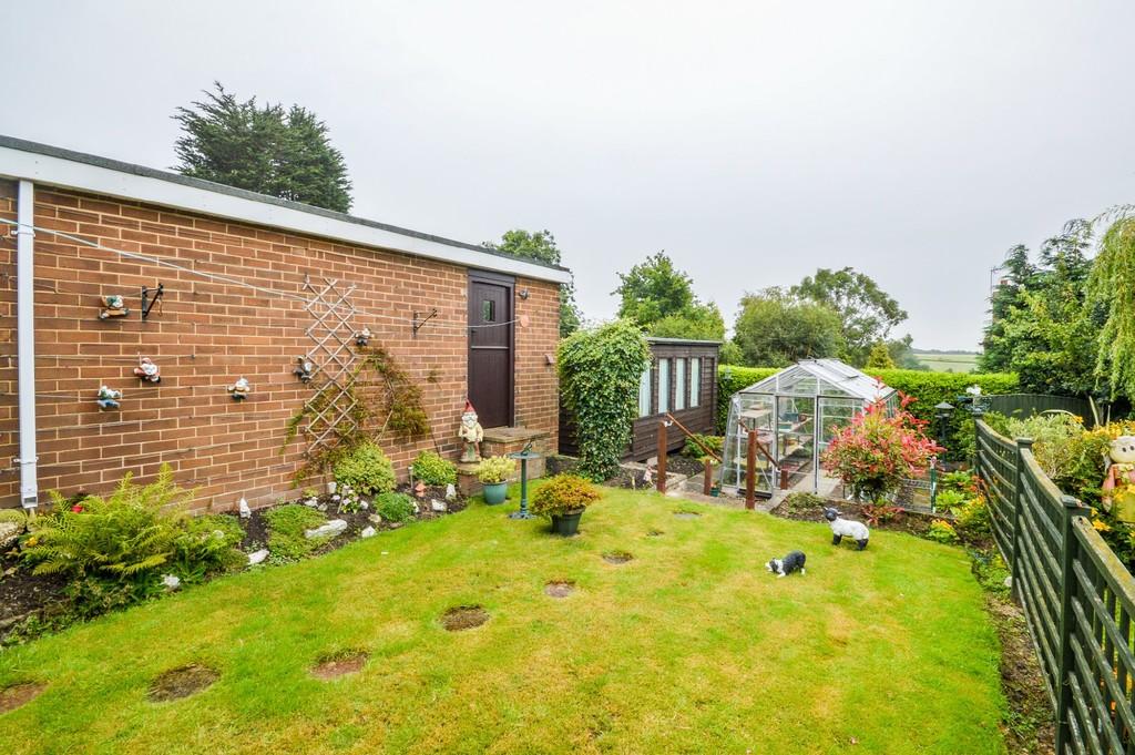 3 bedroom bungalow for sale in Ouzlewell Green, Lofthouse, Wakefield, WF3