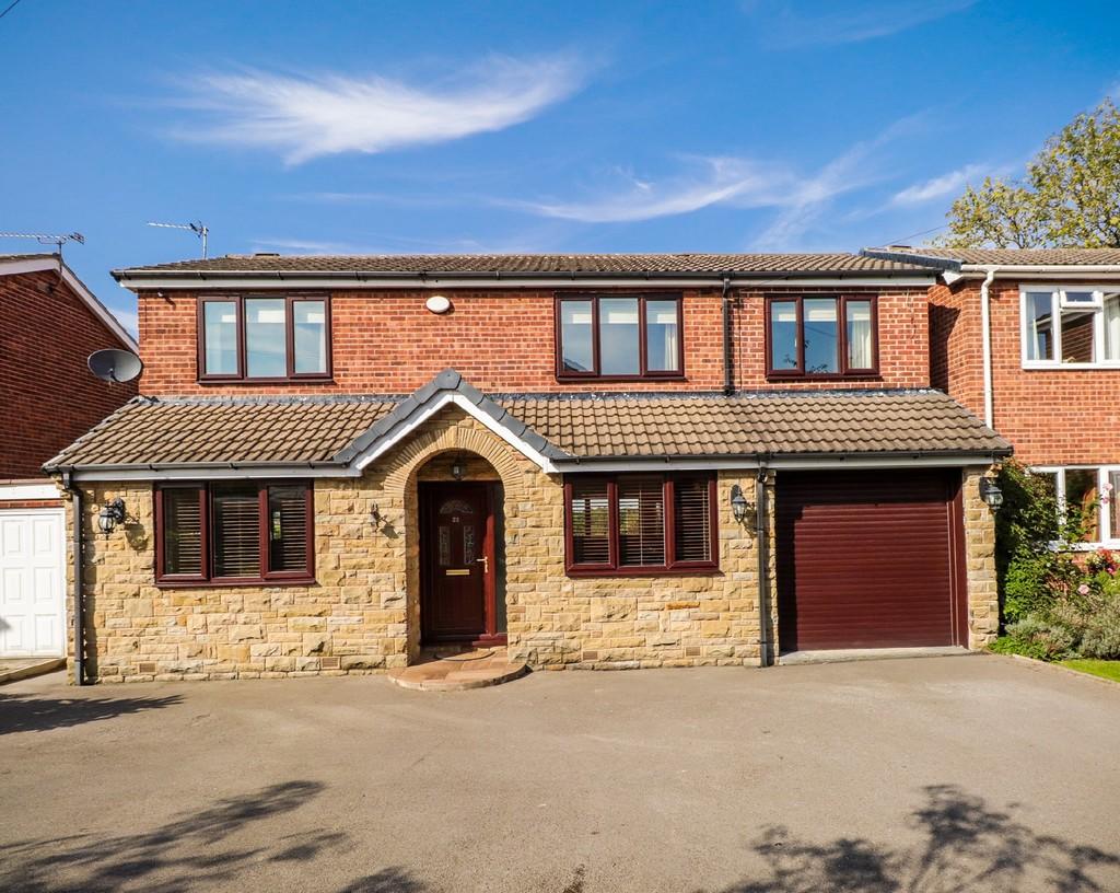 3 bedroom detached house for sale in Dovedale Close, Crofton, Wakefield, WF4