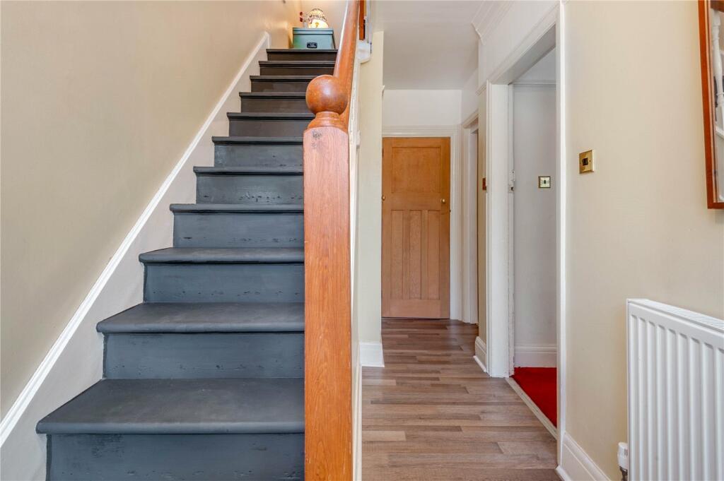 4 bedroom semidetached house for sale in Forest Road, Cuddington