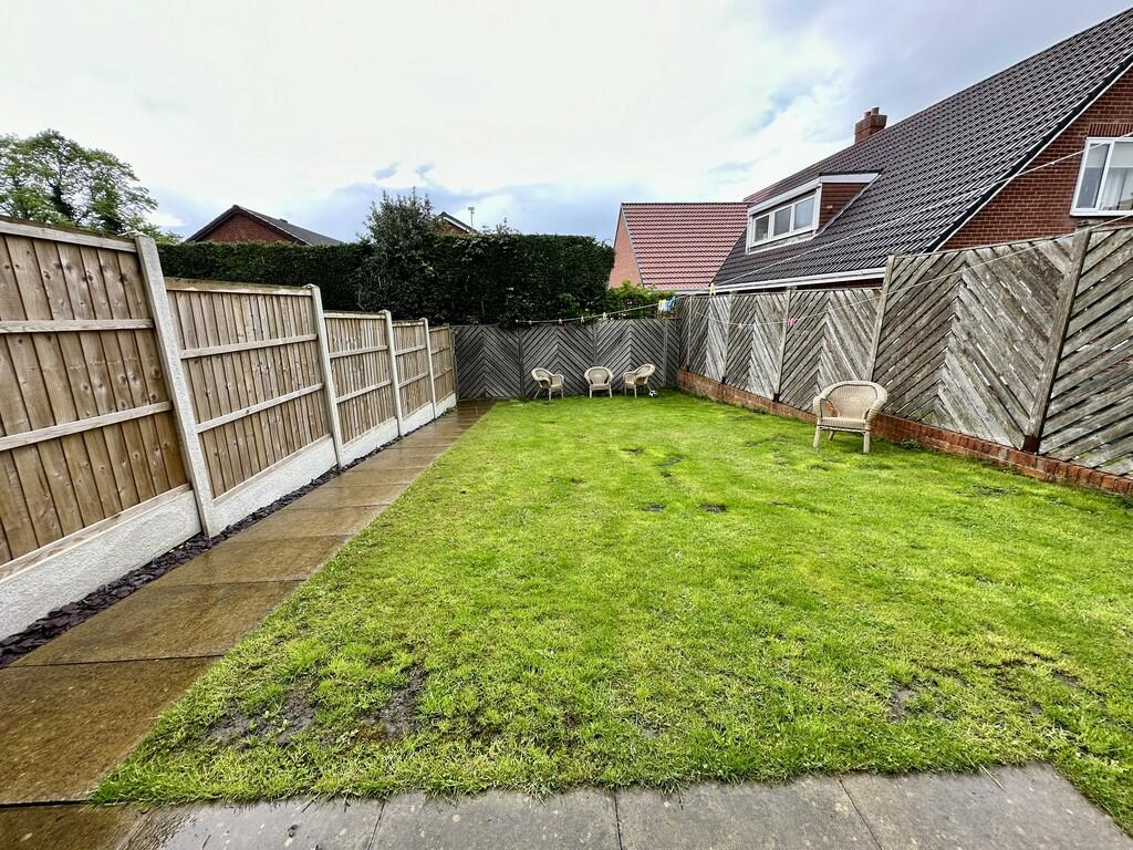 3 bedroom end of terrace house for sale in Mallard Chase, Hatfield