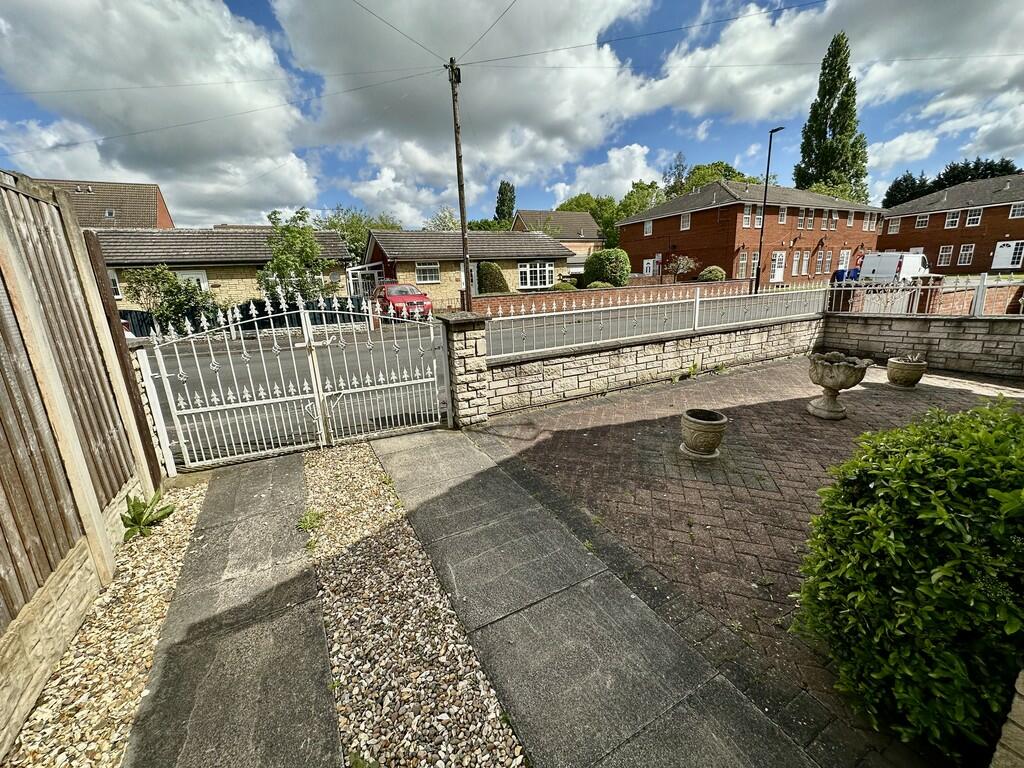2 bedroom detached bungalow for sale in Arden Gate, Balby, Doncaster, DN4