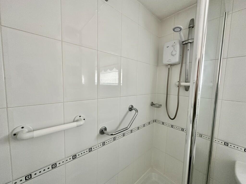 2 bedroom detached bungalow for sale in Arden Gate, Balby, Doncaster, DN4