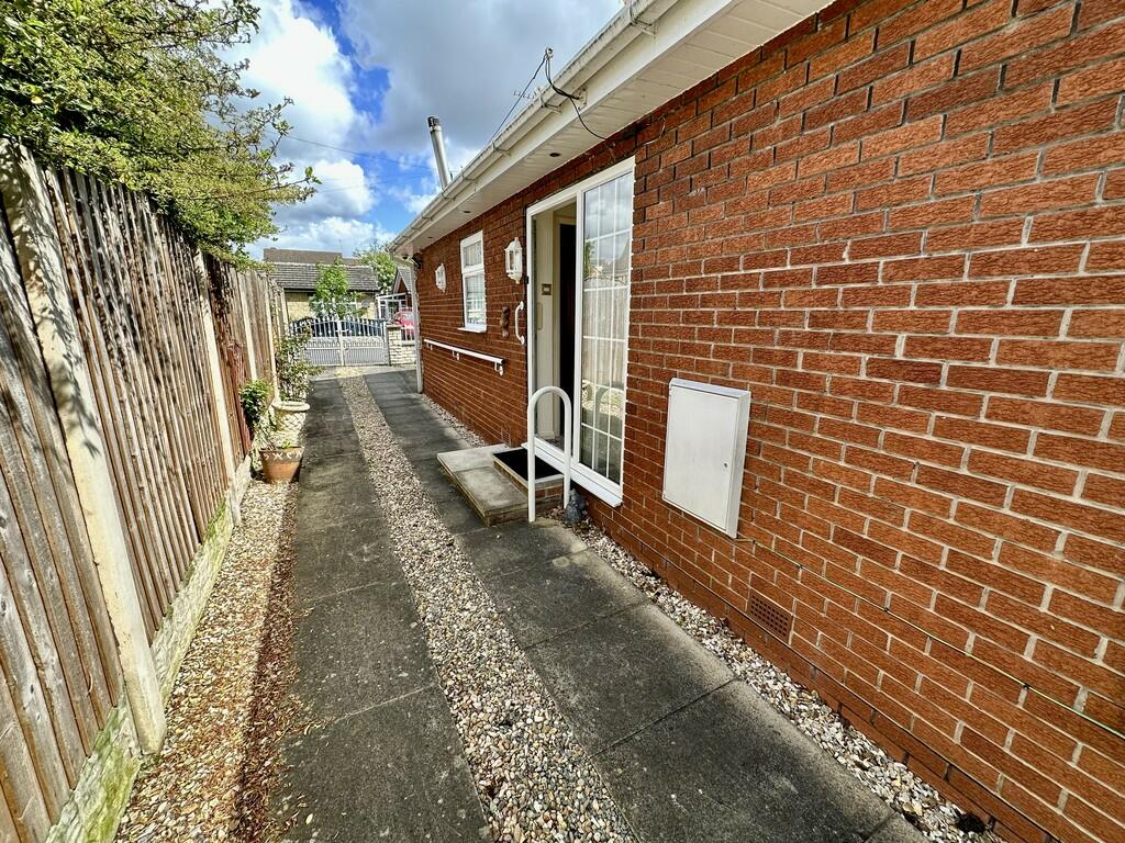 2 bedroom detached bungalow for sale in Arden Gate, Balby, Doncaster, DN4