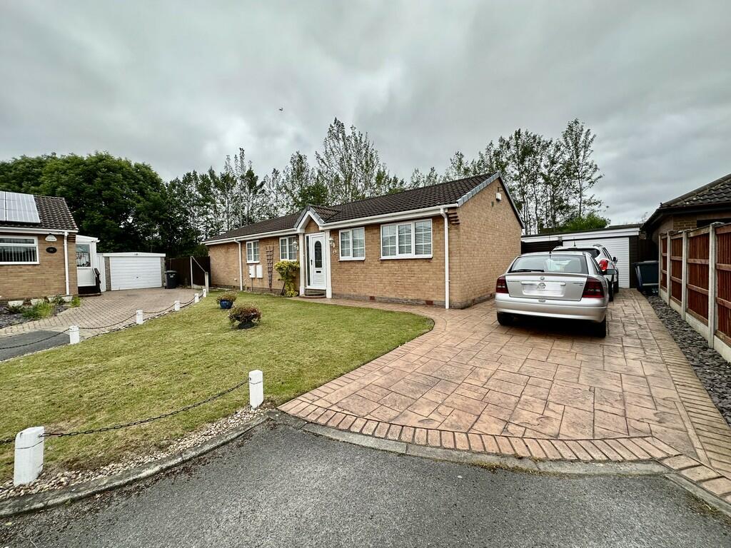 2 bedroom detached bungalow for sale in Brampton Lane, Armthorpe