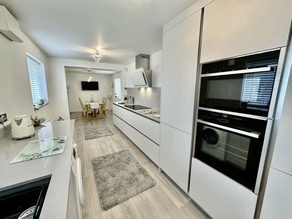 2 bedroom detached bungalow for sale in Brampton Lane, Armthorpe