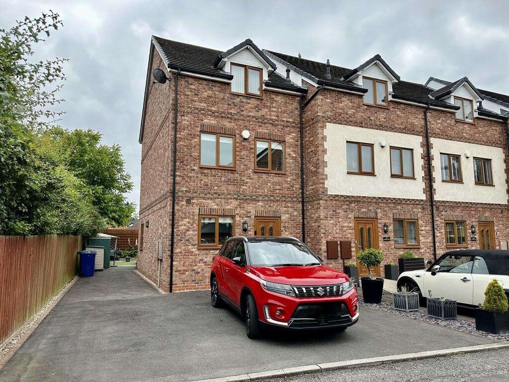 3 bedroom town house for sale in Harden Mews, Armthorpe, Doncaster, DN3