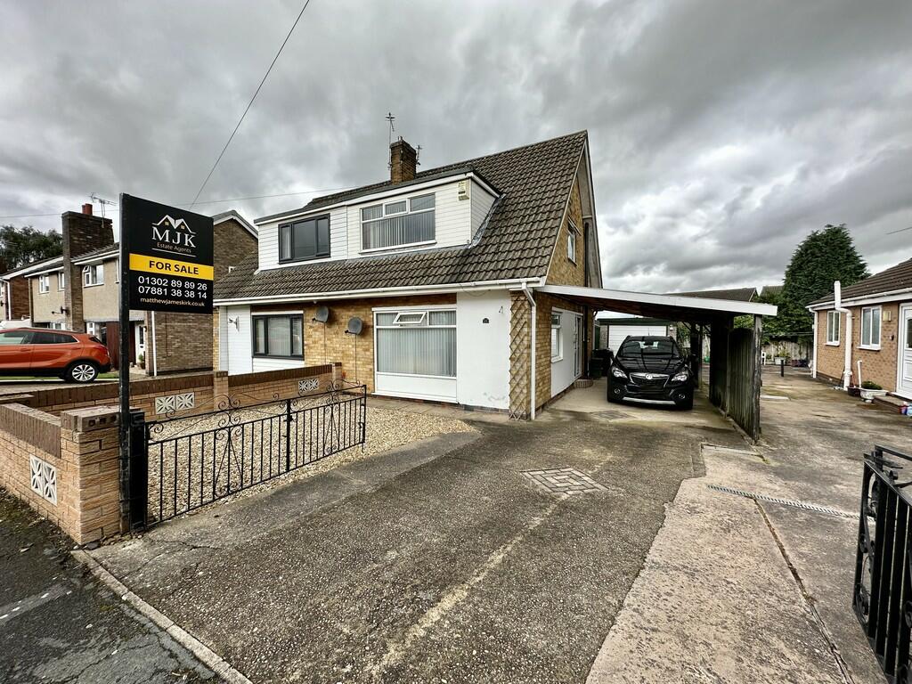 3 bedroom semidetached house for sale in Mile End Avenue, Hatfield