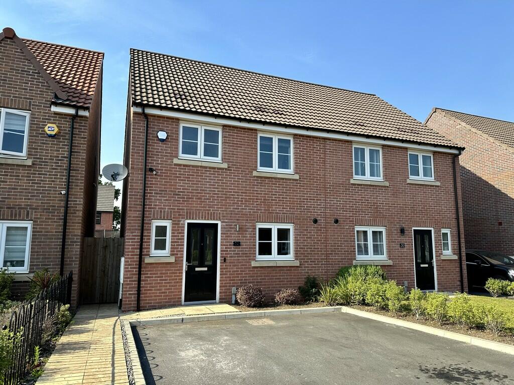 3 bedroom semidetached house for sale in Pippin Way, Hatfield