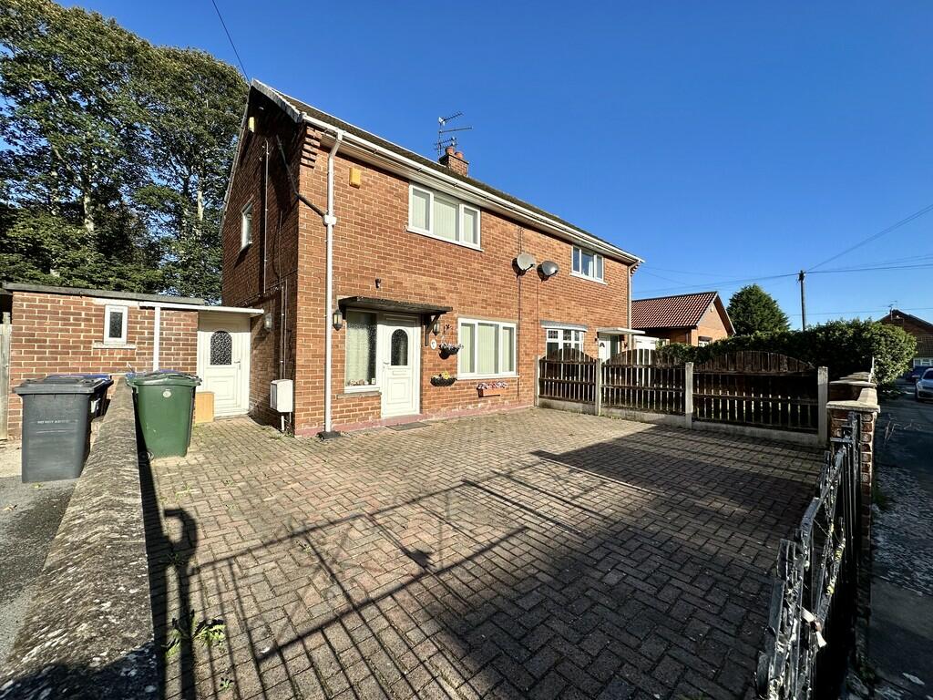 2 bedroom semidetached house for sale in Almond Road, Cantley