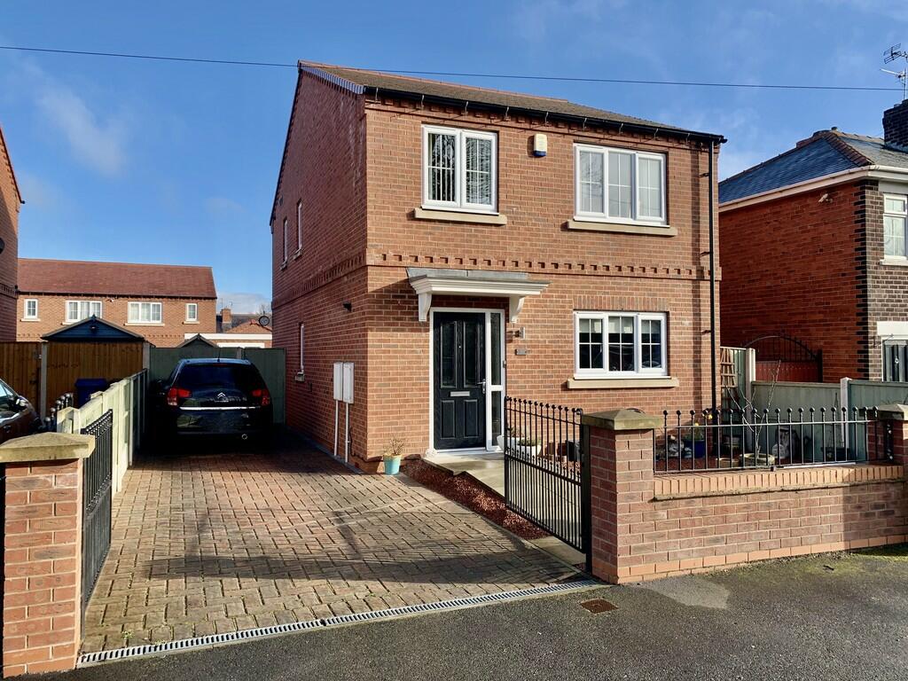 3 bedroom detached house for sale in Westerdale Road, Scawsby, Doncaster, DN5