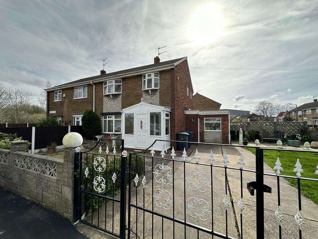 3 bedroom semidetached house for sale in Ramskir View, Stainforth