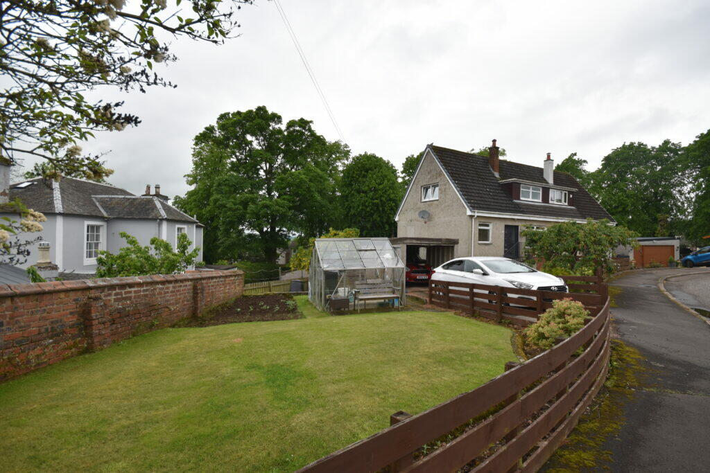Main image of property: 6 St Mungos, Lanark, ML11 9AD