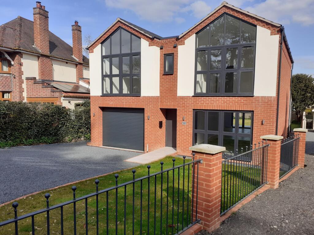 4 bedroom detached house for sale in Malvern Road, St. Johns, WR2