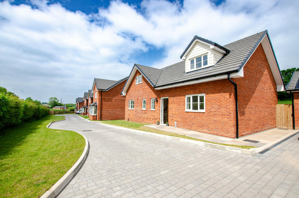 3 bedroom detached bungalow for sale in Much Cowarne, HR7