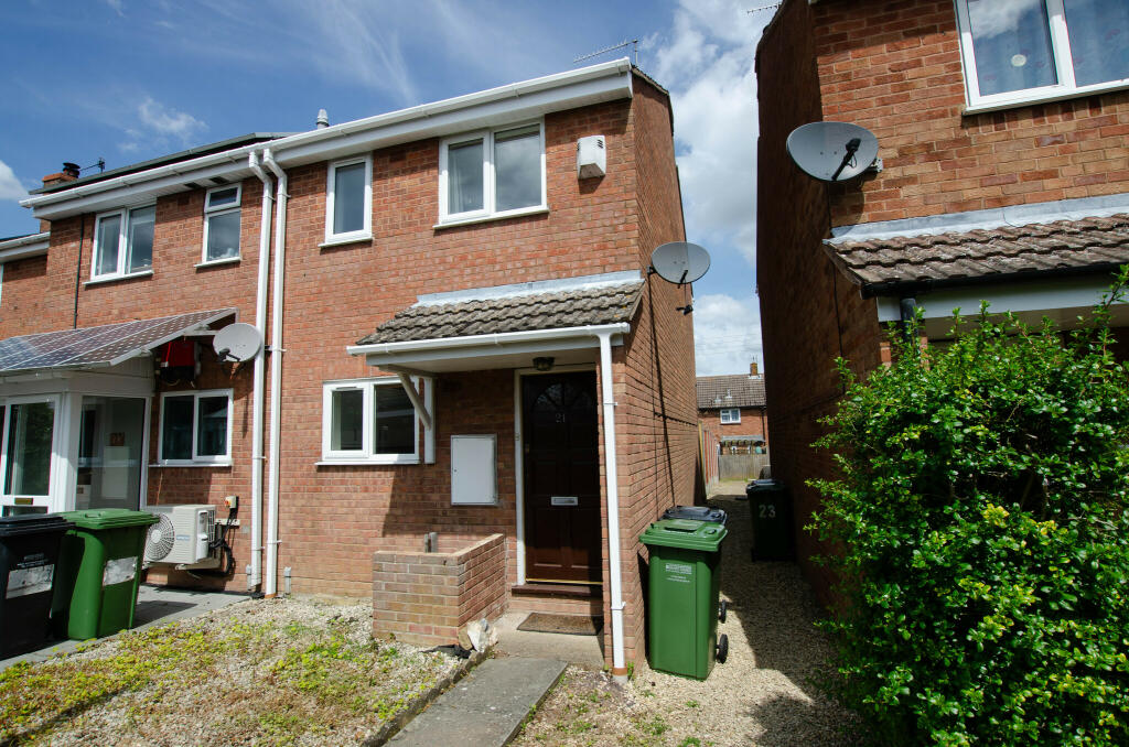 2 bedroom end of terrace house for sale in Littleworth, Worcester, WR5