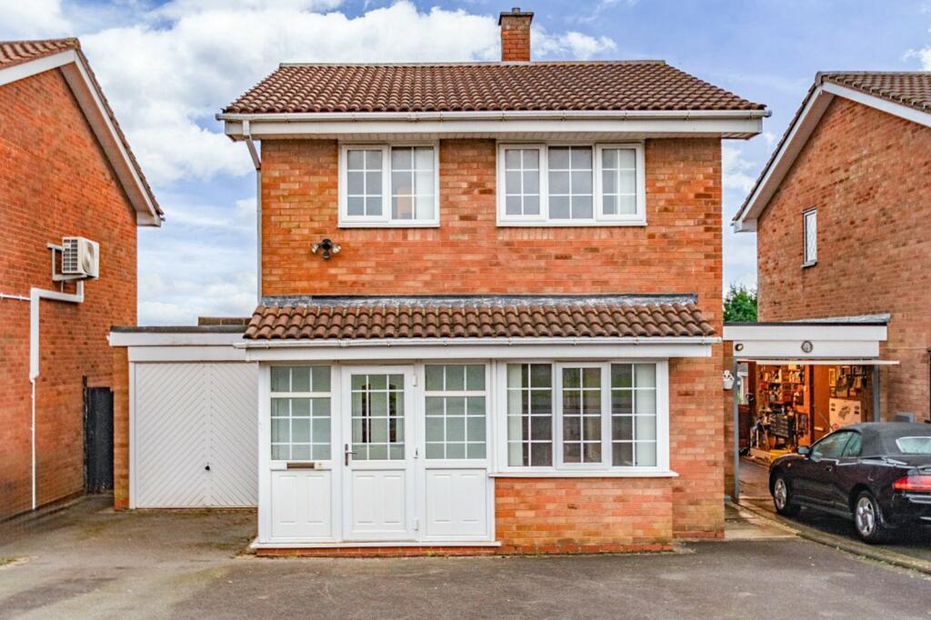 3 bedroom detached house for sale in Wadham Close, Rowley Regis, West Midlands, B65