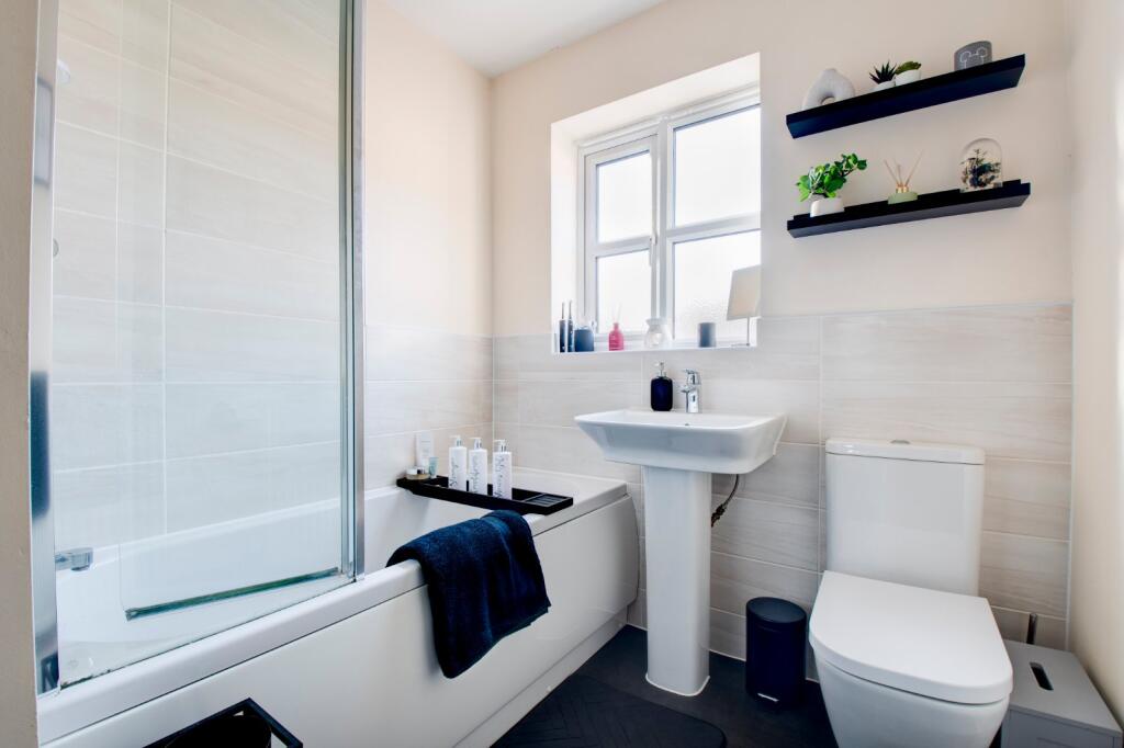 Additional property image - Bhullar Way, Oldbury, West Midlands, B69