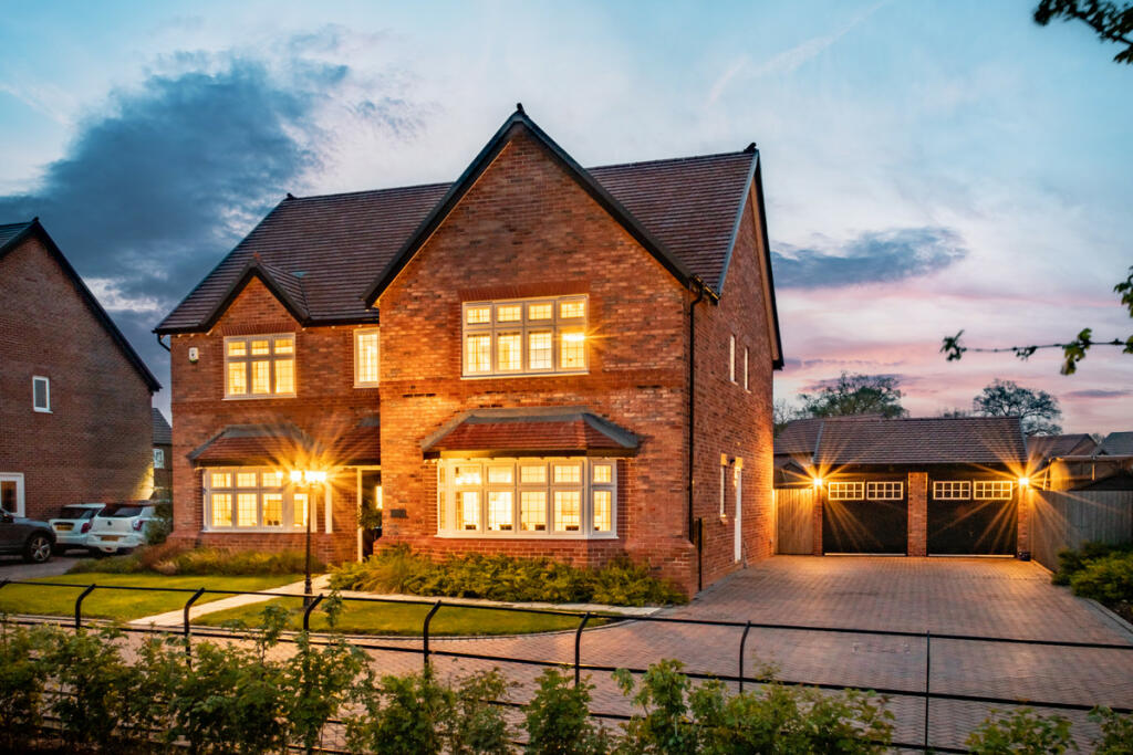 5 bedroom detached house for sale in Delightful rural views and modern