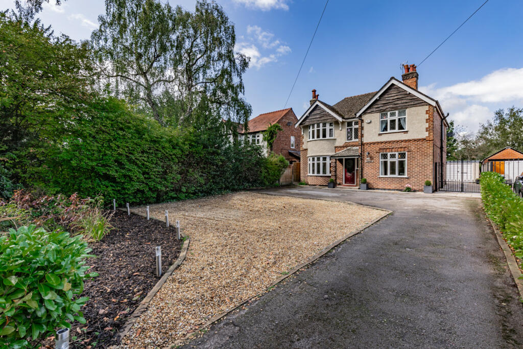 4 bedroom detached house for sale in 542 Chester Road, Sandiway CW8 2DP