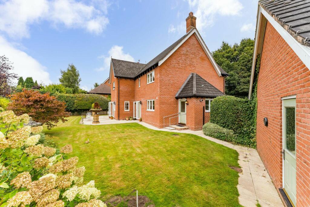 Additional property image - Spacious, 5 Bedroom home near the Whitegate Way