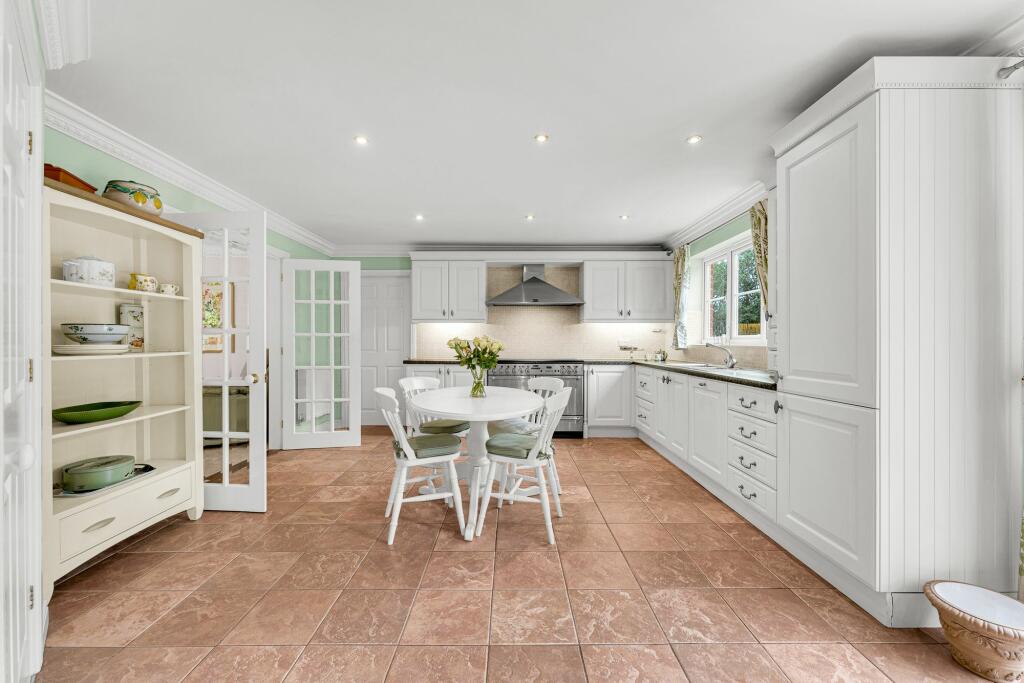 Additional property image - Spacious, 5 Bedroom home near the Whitegate Way