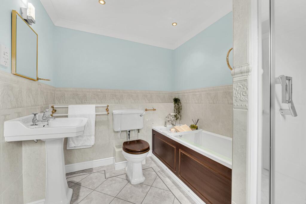 Additional property image - Spacious, 5 Bedroom home near the Whitegate Way