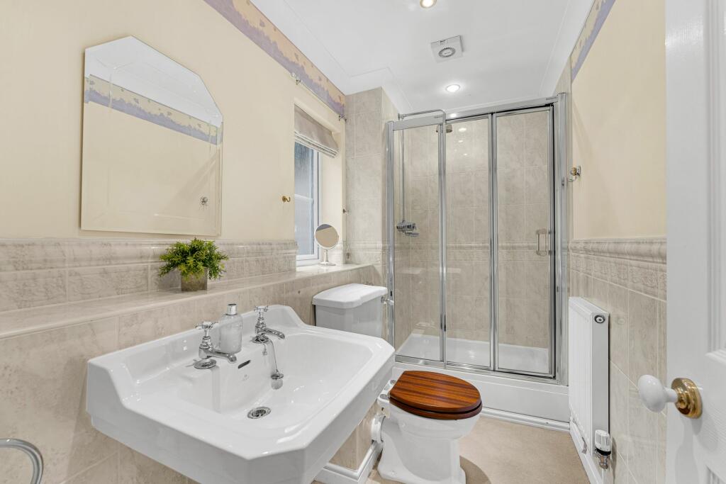 Additional property image - Spacious, 5 Bedroom home near the Whitegate Way