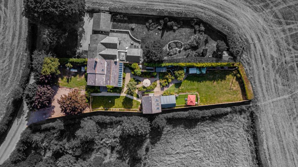 Additional property image - Stunning views of Beeston Castle with a detached annexe