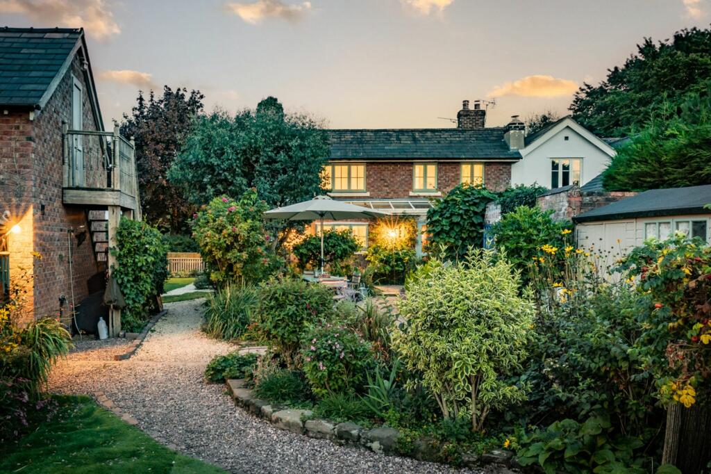 Additional property image - Stunning views of Beeston Castle with a detached annexe