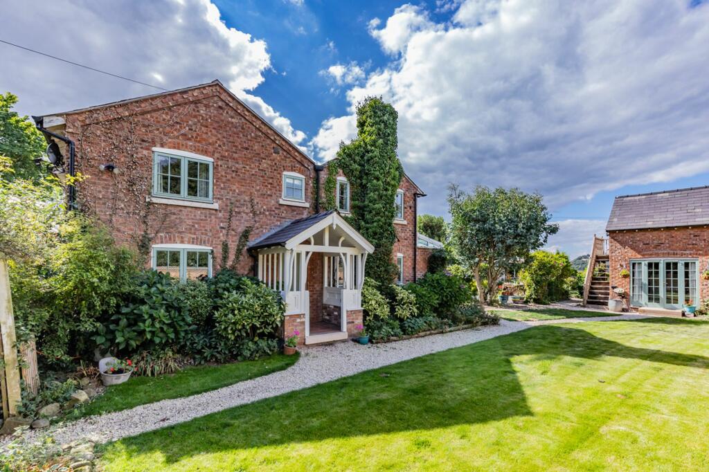 Additional property image - Stunning views of Beeston Castle with a detached annexe