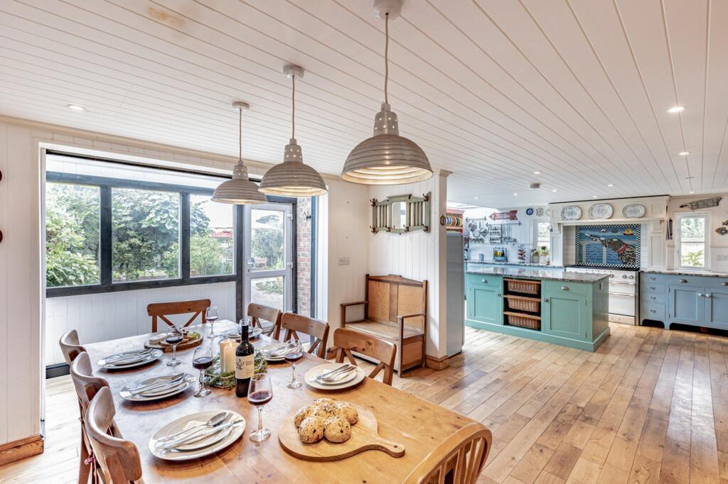 Additional property image - Stunning views of Beeston Castle with a detached annexe