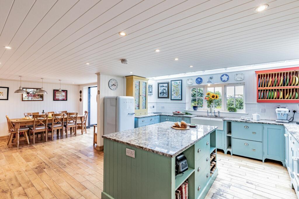 Additional property image - Stunning views of Beeston Castle with a detached annexe