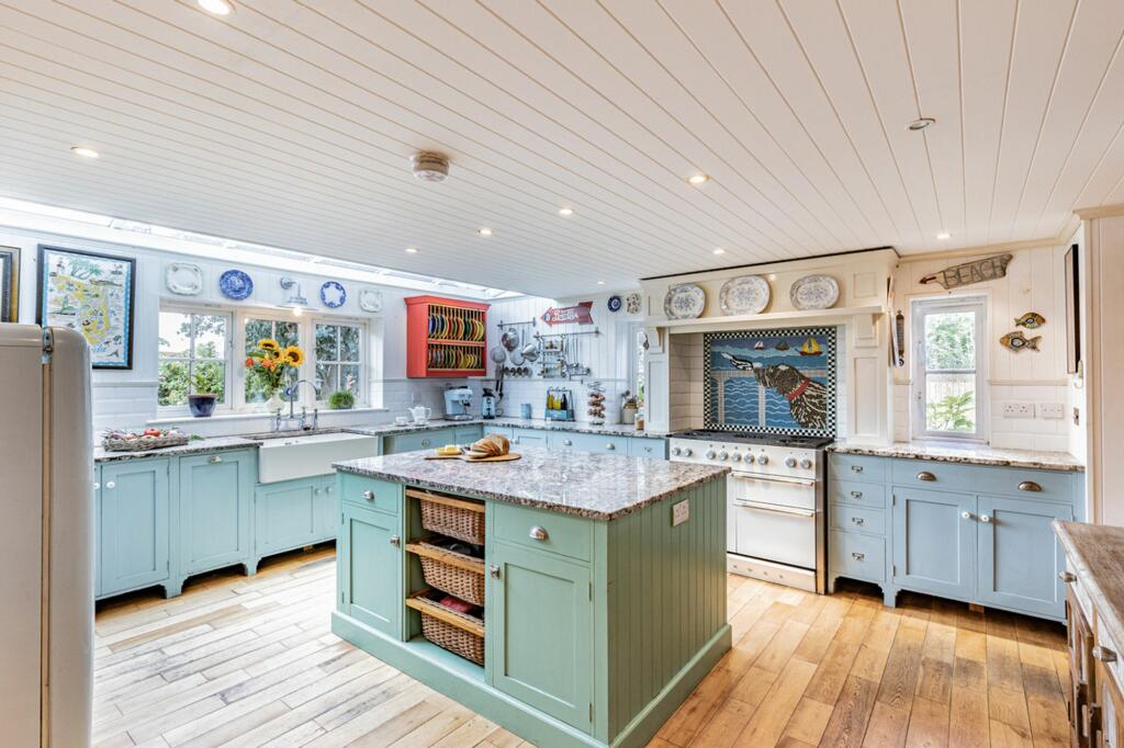 Additional property image - Stunning views of Beeston Castle with a detached annexe