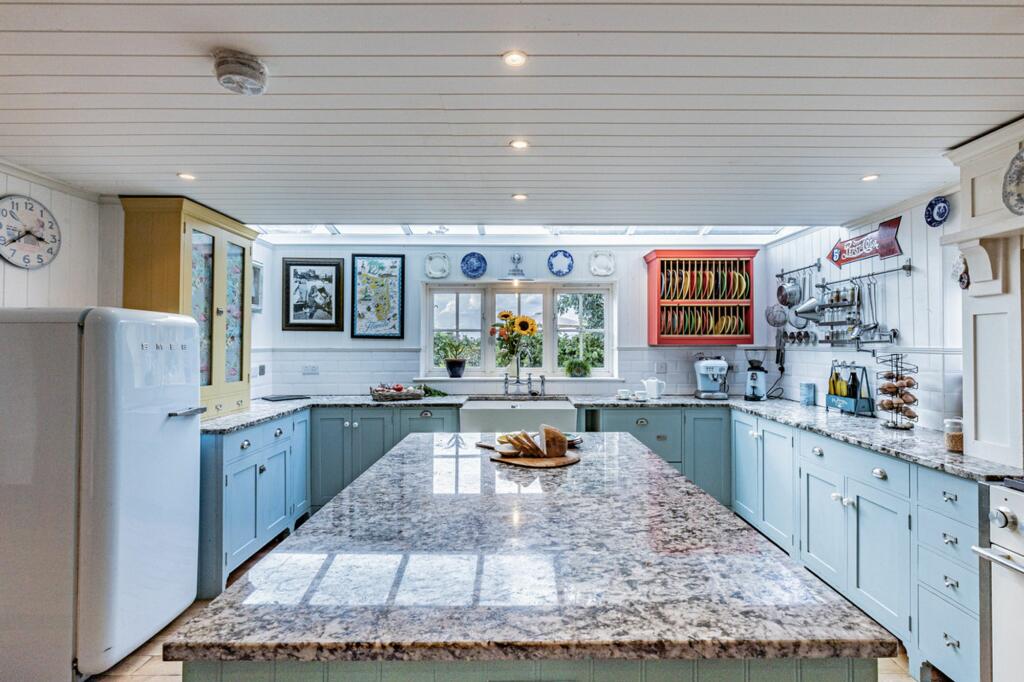 Additional property image - Stunning views of Beeston Castle with a detached annexe