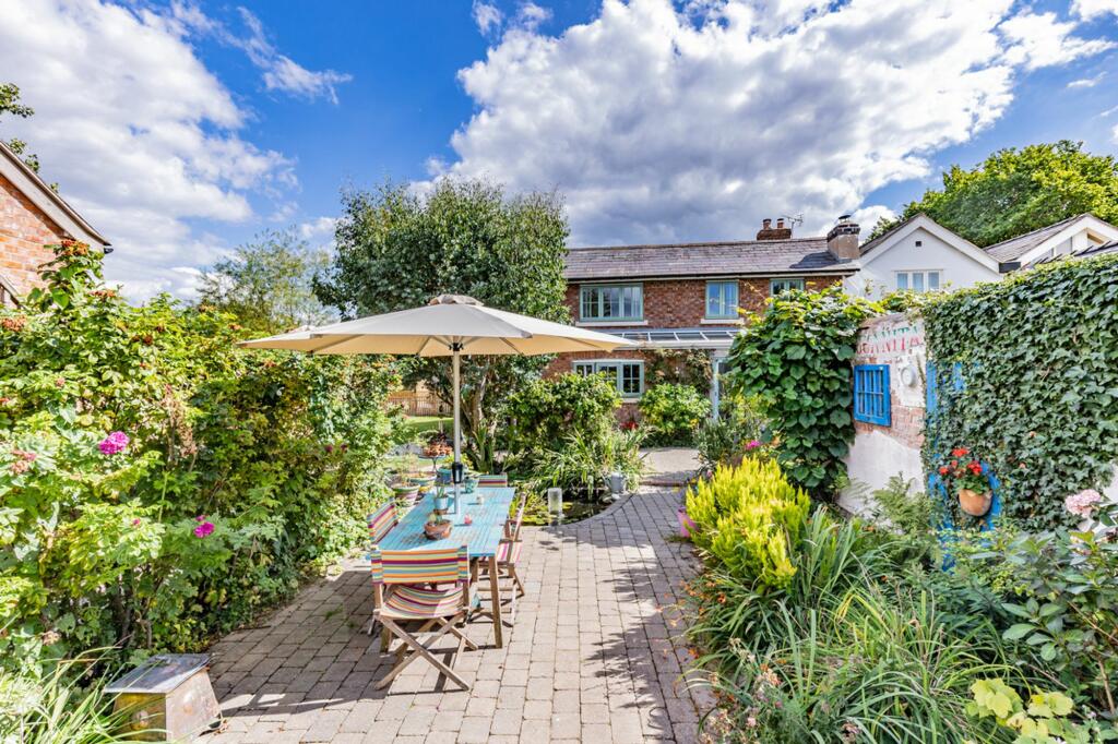 Additional property image - Stunning views of Beeston Castle with a detached annexe