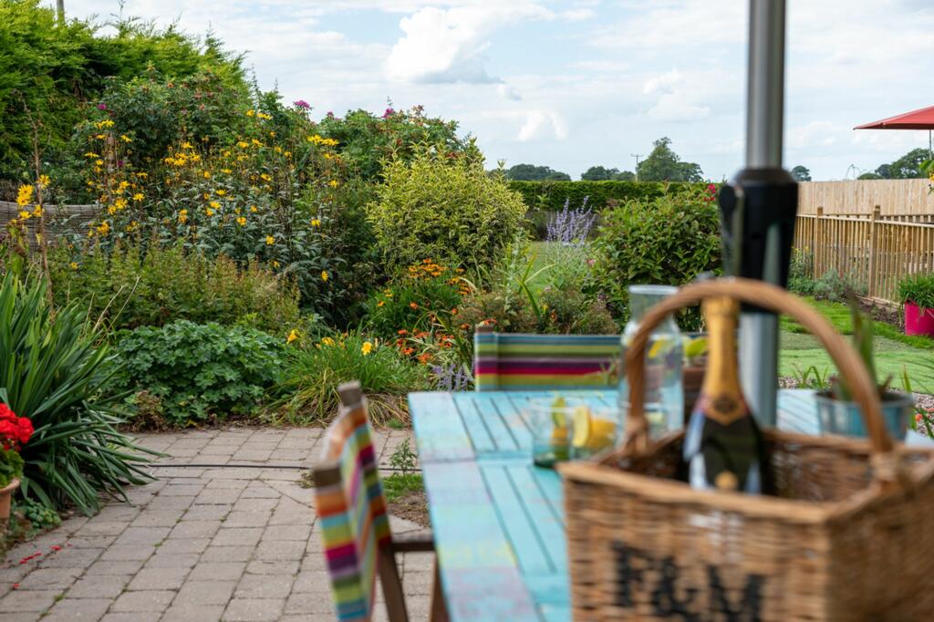 Additional property image - Stunning views of Beeston Castle with a detached annexe