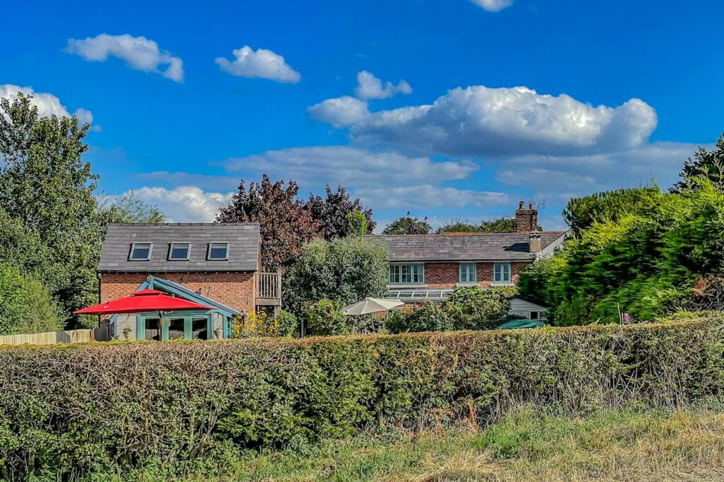 Additional property image - Stunning views of Beeston Castle with a detached annexe