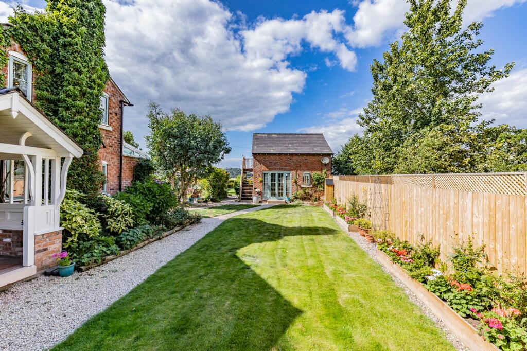 Additional property image - Stunning views of Beeston Castle with a detached annexe