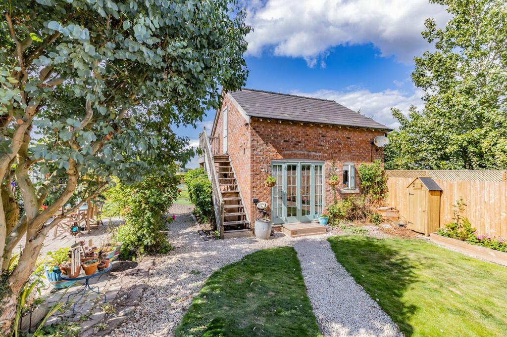 Additional property image - Stunning views of Beeston Castle with a detached annexe