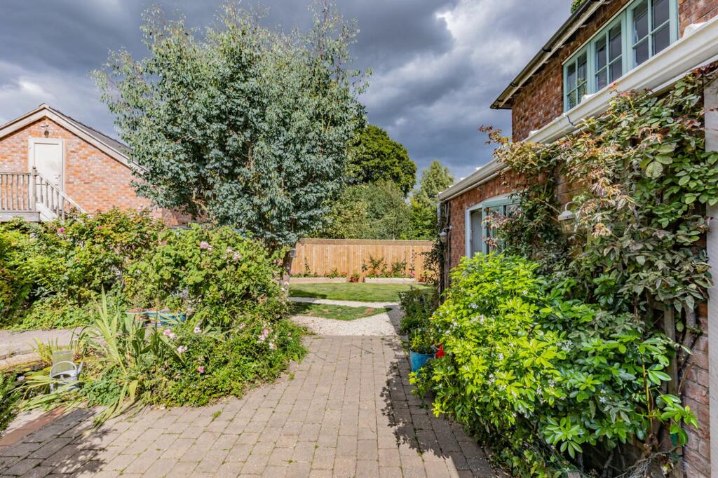 Additional property image - Stunning views of Beeston Castle with a detached annexe