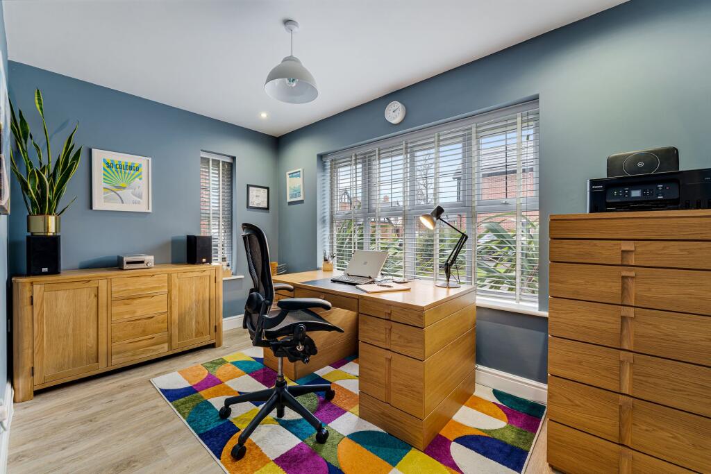 Additional property image - Spacious, Private, and Unrivalled Views Across Fields