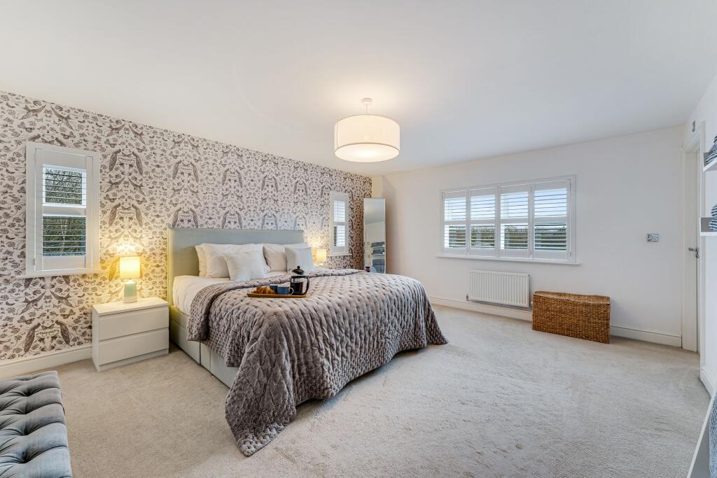 Additional property image - Spacious, Private, and Unrivalled Views Across Fields